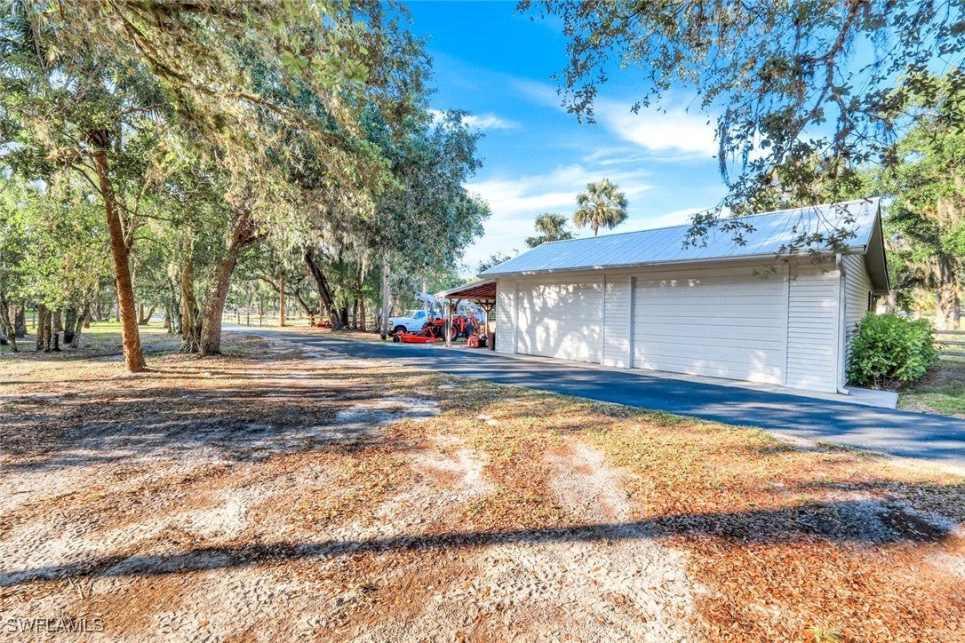 Alva, Florida, 33920, United States, 4 Bedrooms Bedrooms, ,5 BathroomsBathrooms,Residential,Active,1764865