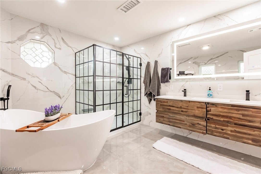 Cape Coral, Florida, 33914, United States, 3 Bedrooms Bedrooms, ,3 BathroomsBathrooms,Residential,Pending,2007007