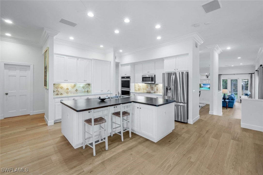 Alva, Florida, 33920, United States, 4 Bedrooms Bedrooms, ,5 BathroomsBathrooms,Residential,Active,1764865