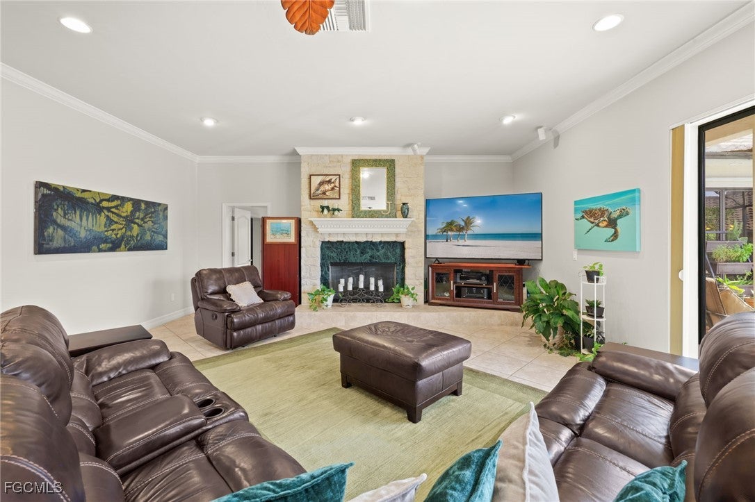 Fort Myers, Florida, 33919, United States, 5 Bedrooms Bedrooms, ,6 BathroomsBathrooms,Residential,Active,2011884