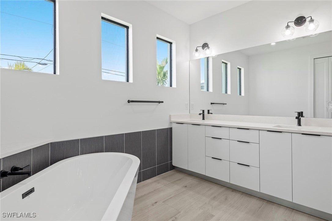 Cape Coral, Florida, 33914, United States, ,3 BathroomsBathrooms,Residential,Active,1782576