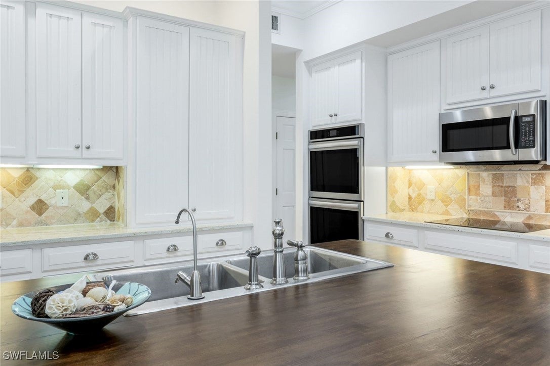 Alva, Florida, 33920, United States, 4 Bedrooms Bedrooms, ,5 BathroomsBathrooms,Residential,Active,1764865