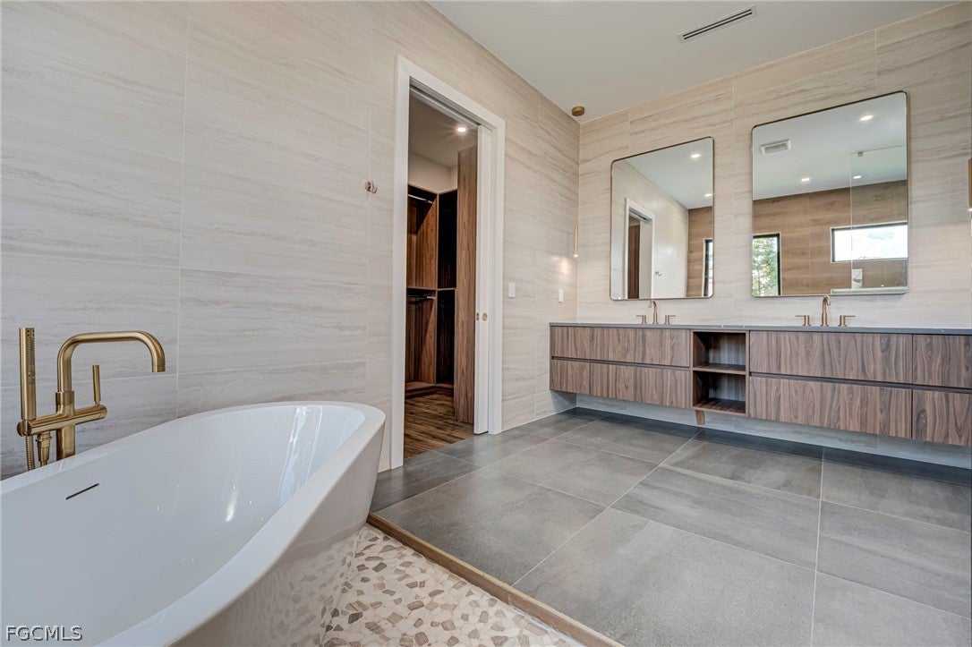 Cape Coral, Florida, 33993, United States, 3 Bedrooms Bedrooms, ,3 BathroomsBathrooms,Residential,Active,2024179