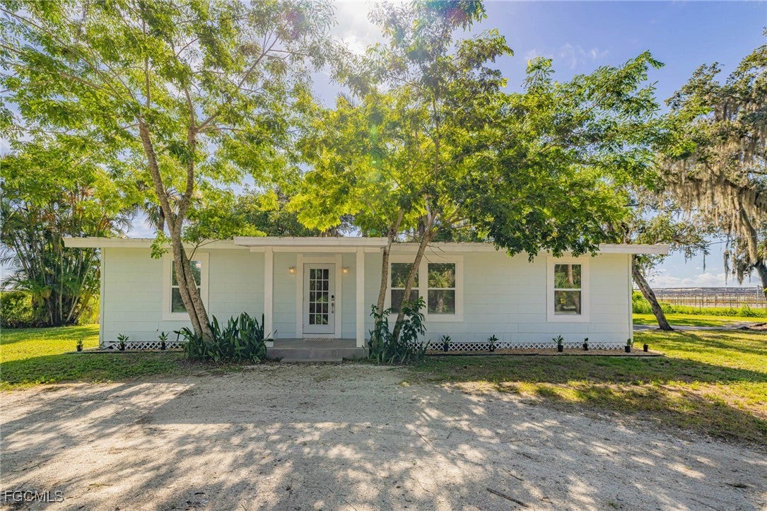 Alva, Florida, 33920, United States, 6 Bedrooms Bedrooms, ,4 BathroomsBathrooms,Residential,Active,2010171