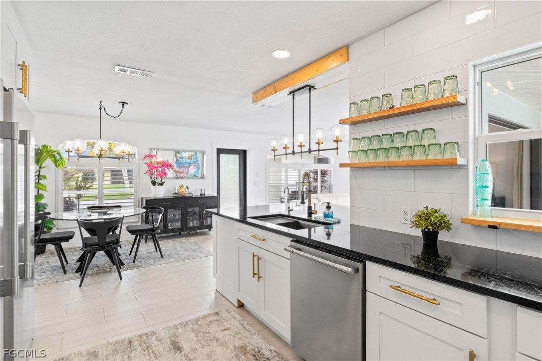 Cape Coral, Florida, 33904, United States, 4 Bedrooms Bedrooms, ,3 BathroomsBathrooms,Residential,Active,2018176