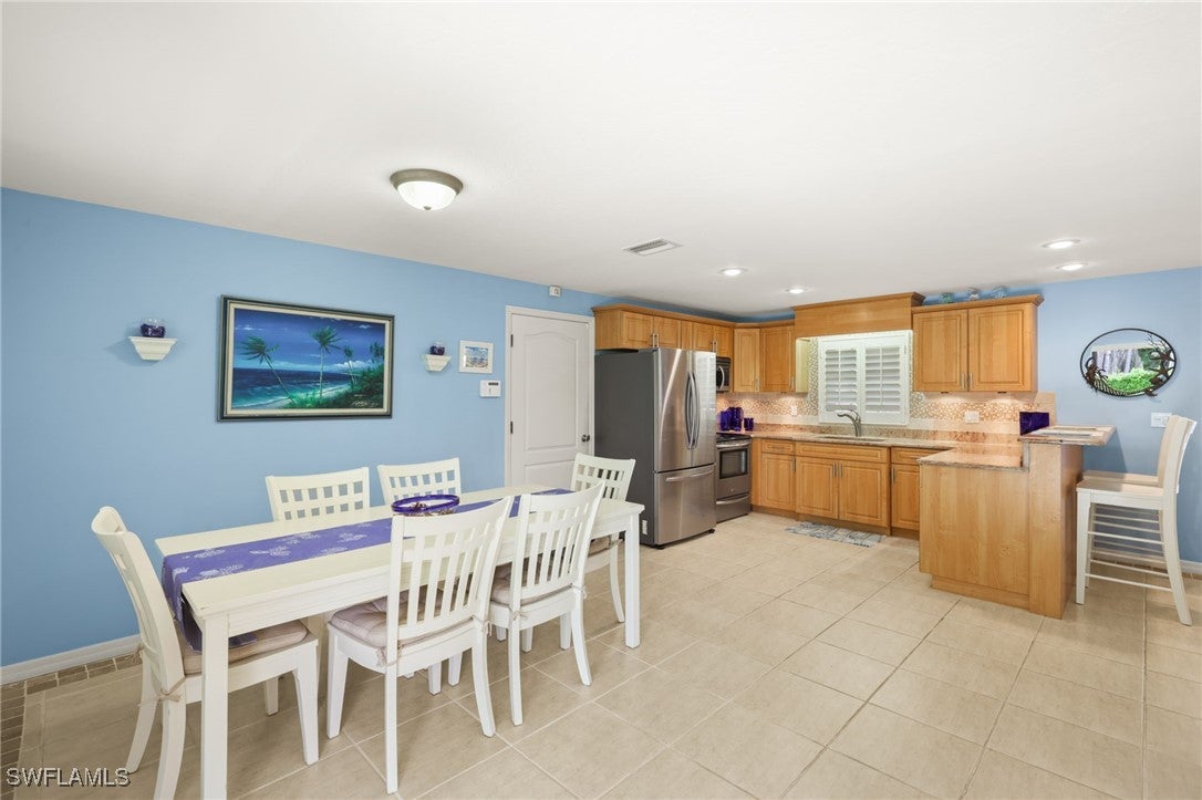 Fort Myers, Florida, 33919, United States, 5 Bedrooms Bedrooms, ,6 BathroomsBathrooms,Residential,Active,1973317