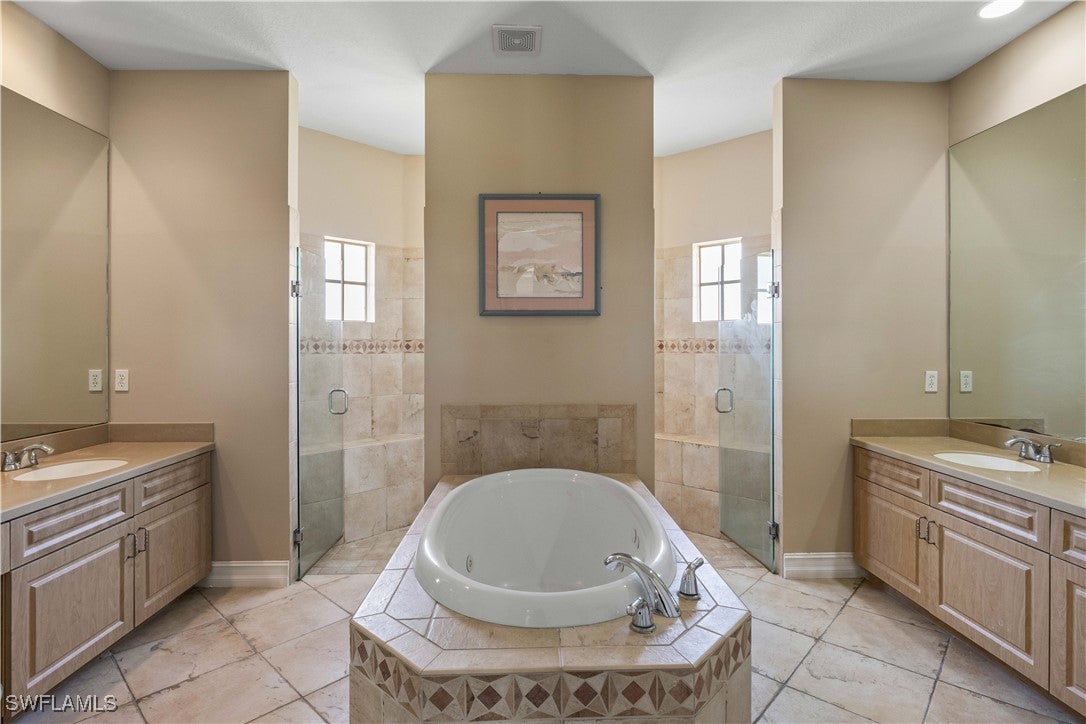 Cape Coral, Florida, 33914, United States, ,4 BathroomsBathrooms,Residential,Active,1825071