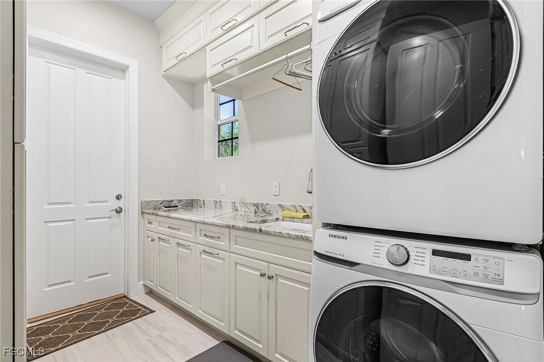 Fort Myers, Florida, 33905, United States, 3 Bedrooms Bedrooms, ,3 BathroomsBathrooms,Residential,Active,1964286