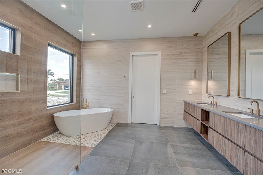 Cape Coral, Florida, 33993, United States, 3 Bedrooms Bedrooms, ,3 BathroomsBathrooms,Residential,Active,2024179