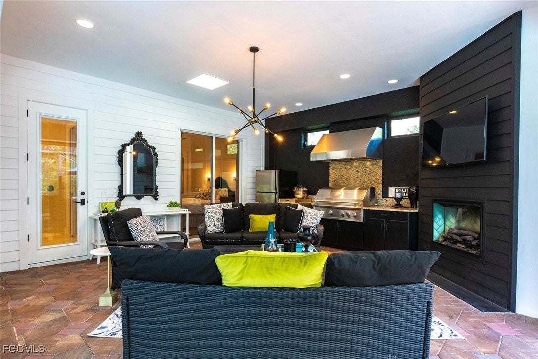 Fort Myers, Florida, 33905, United States, 3 Bedrooms Bedrooms, ,4 BathroomsBathrooms,Residential,Active,1969769