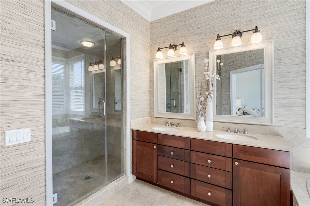 Alva, Florida, 33920, United States, 4 Bedrooms Bedrooms, ,5 BathroomsBathrooms,Residential,Active,1764865