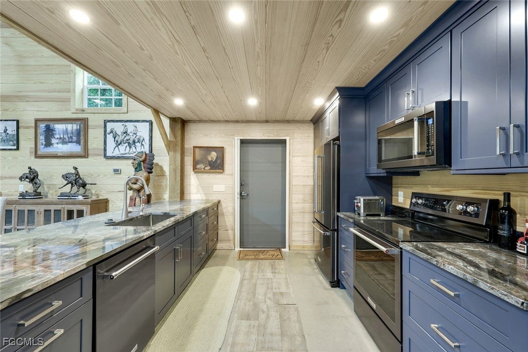 Alva, Florida, 33920, United States, 1 Bedroom Bedrooms, ,1 BathroomBathrooms,Residential,Active,1936413