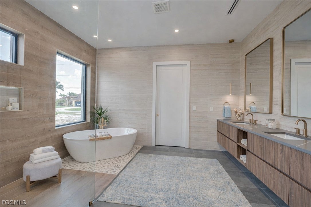 Cape Coral, Florida, 33993, United States, 3 Bedrooms Bedrooms, ,3 BathroomsBathrooms,Residential,Active,2024179