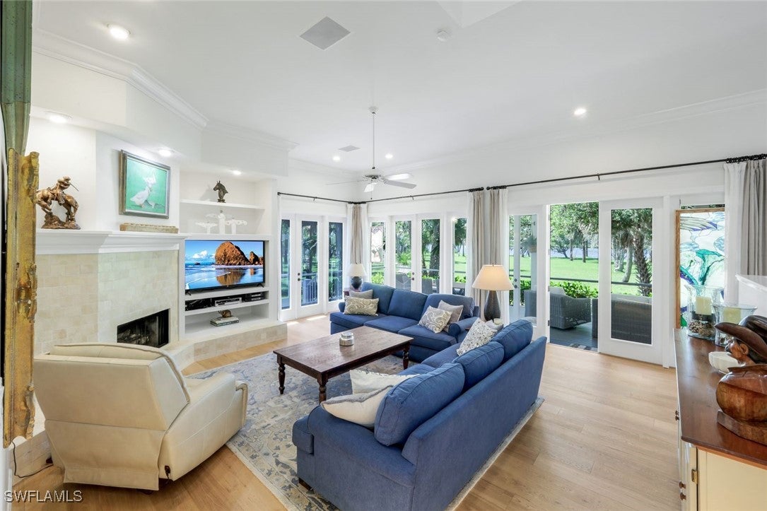 Alva, Florida, 33920, United States, 4 Bedrooms Bedrooms, ,5 BathroomsBathrooms,Residential,Active,1764865