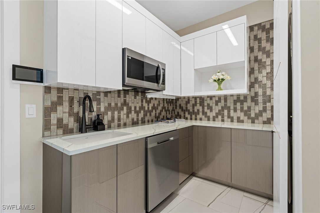 Cape Coral, Florida, 33993, United States, ,2 BathroomsBathrooms,Residential,Active,1790915