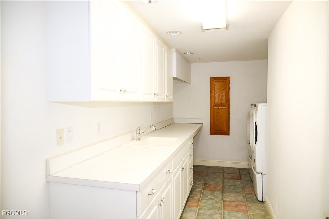 Alva, Florida, 33920, United States, 5 Bedrooms Bedrooms, ,5 BathroomsBathrooms,Residential,Active,1988720