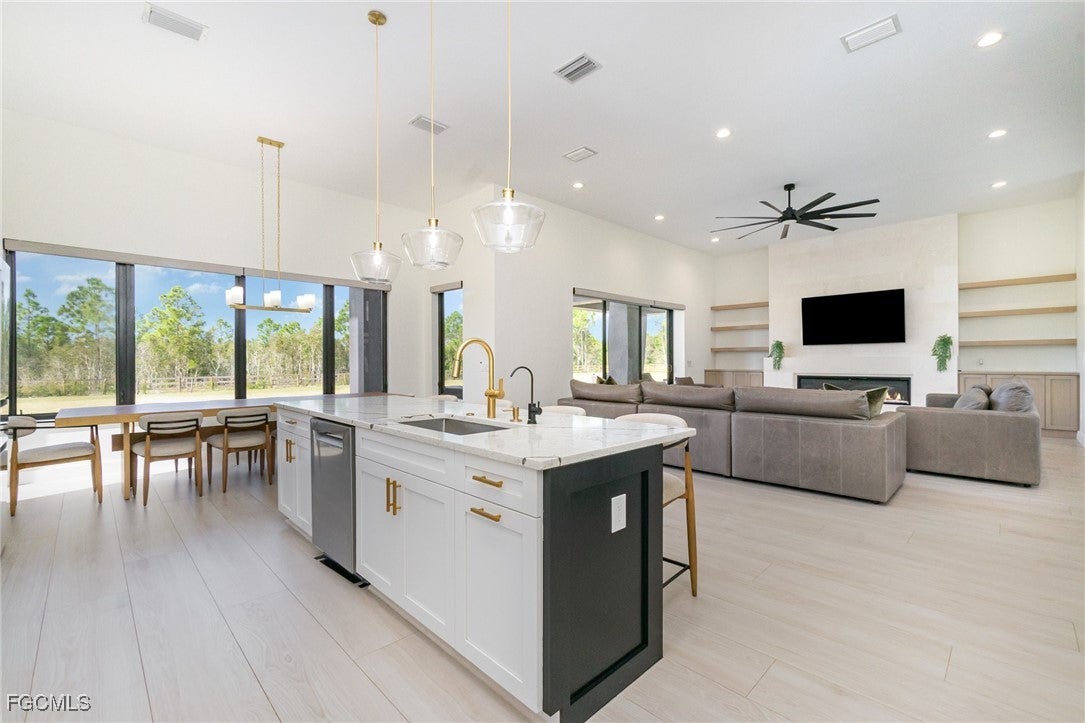 Cape Coral, Florida, 33993, United States, 5 Bedrooms Bedrooms, ,5 BathroomsBathrooms,Residential,Active,1989762