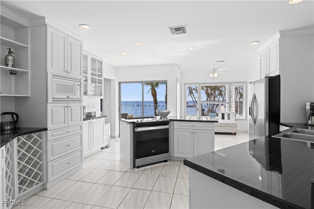 Cape Coral, Florida, 33904, United States, 4 Bedrooms Bedrooms, ,3 BathroomsBathrooms,Residential,Active,1945195