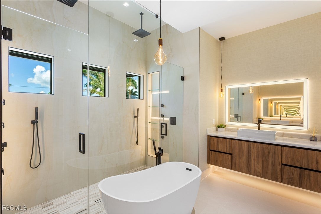 Cape Coral, Florida, 33914, United States, 4 Bedrooms Bedrooms, ,5 BathroomsBathrooms,Residential,Active,1953271