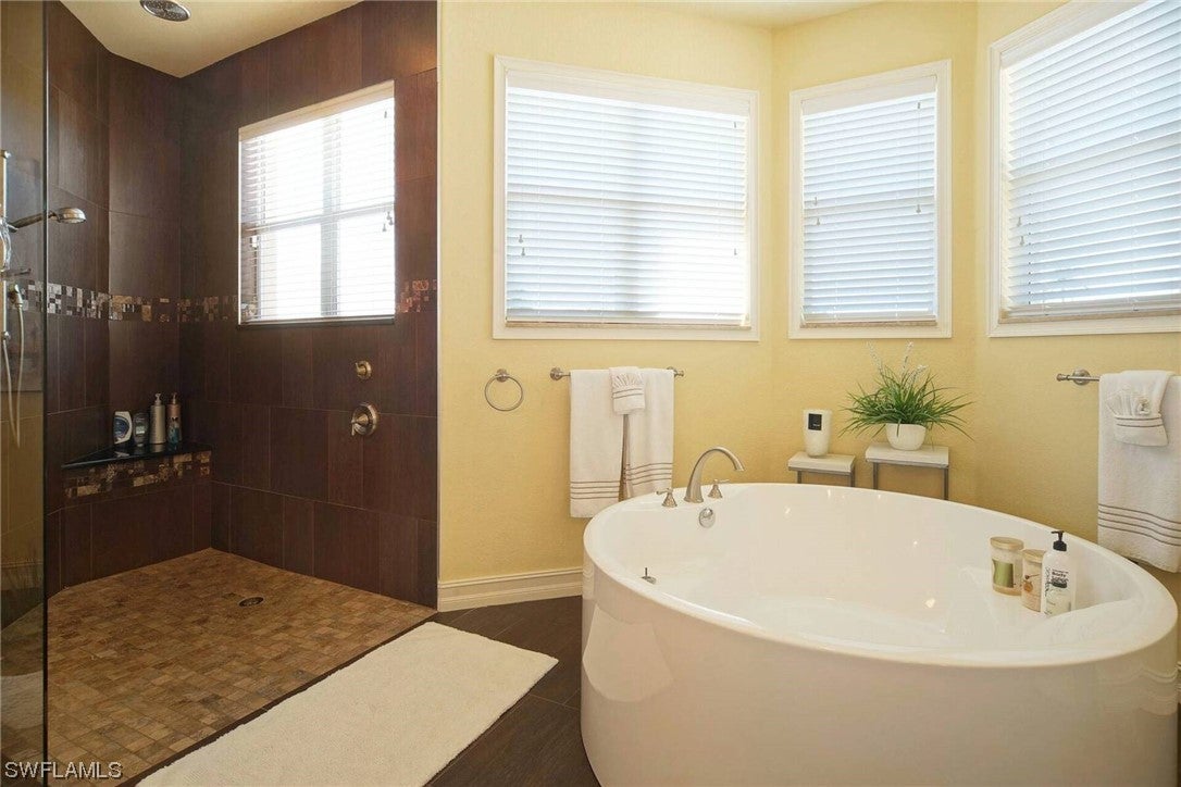 Cape Coral, Florida, 33904, United States, ,5 BathroomsBathrooms,Residential,Active,1704827