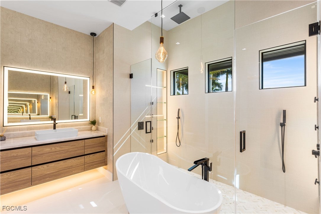 Cape Coral, Florida, 33914, United States, 4 Bedrooms Bedrooms, ,5 BathroomsBathrooms,Residential,Active,1997598