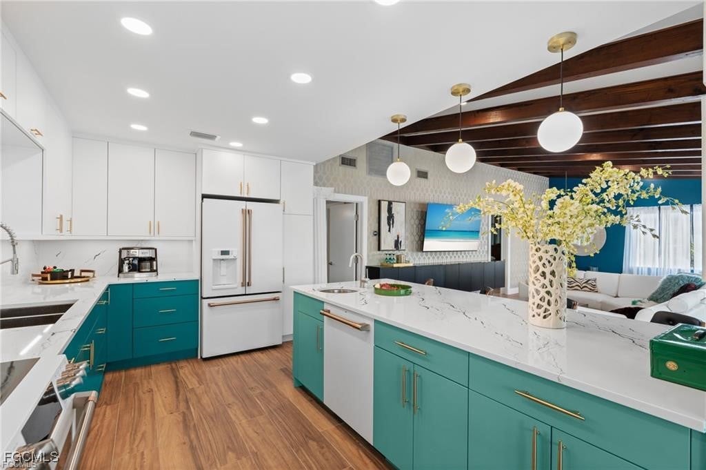 Fort Myers Beach, Florida, 33931, United States, 3 Bedrooms Bedrooms, ,3 BathroomsBathrooms,Residential,Active,1945460