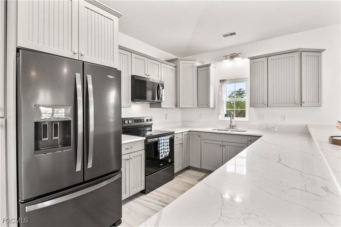 Punta Gorda, Florida, 33955, United States, 2 Bedrooms Bedrooms, ,4 BathroomsBathrooms,Residential,Active,1894224