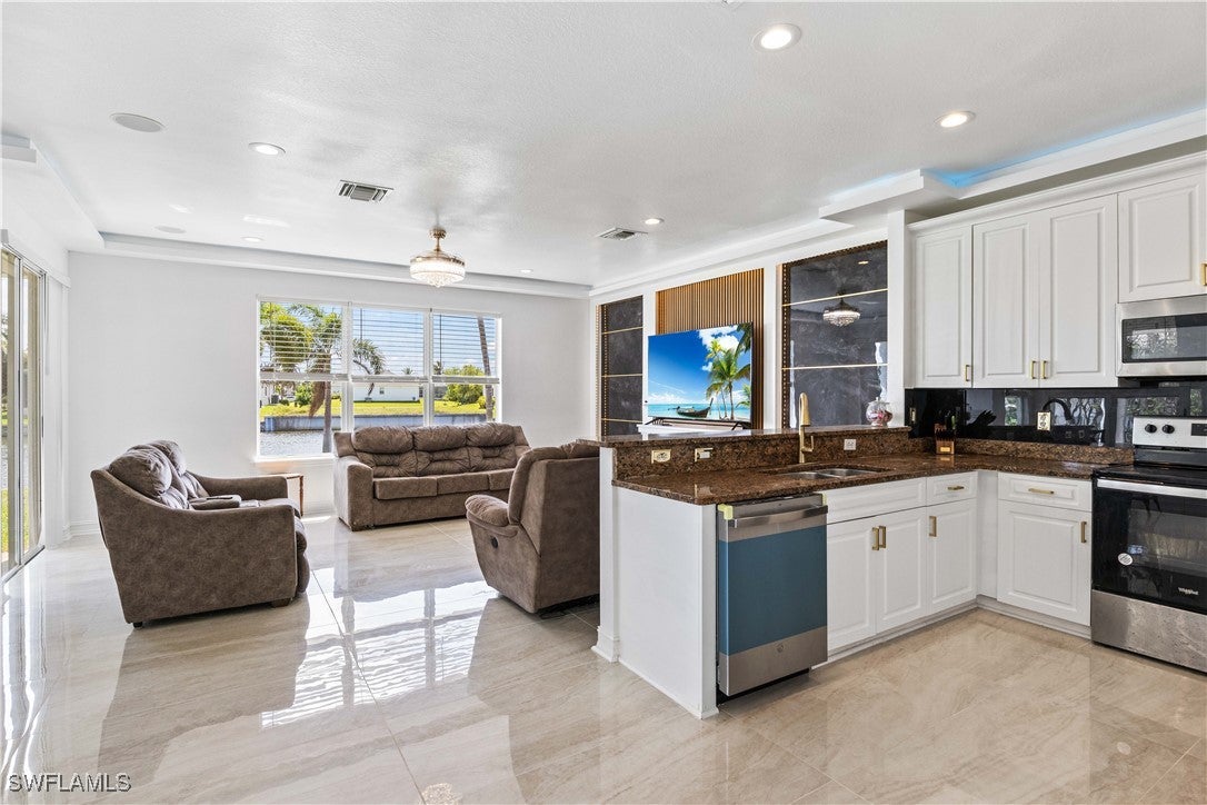 Cape Coral, Florida, 33914, United States, ,4 BathroomsBathrooms,Residential,Active,1825071