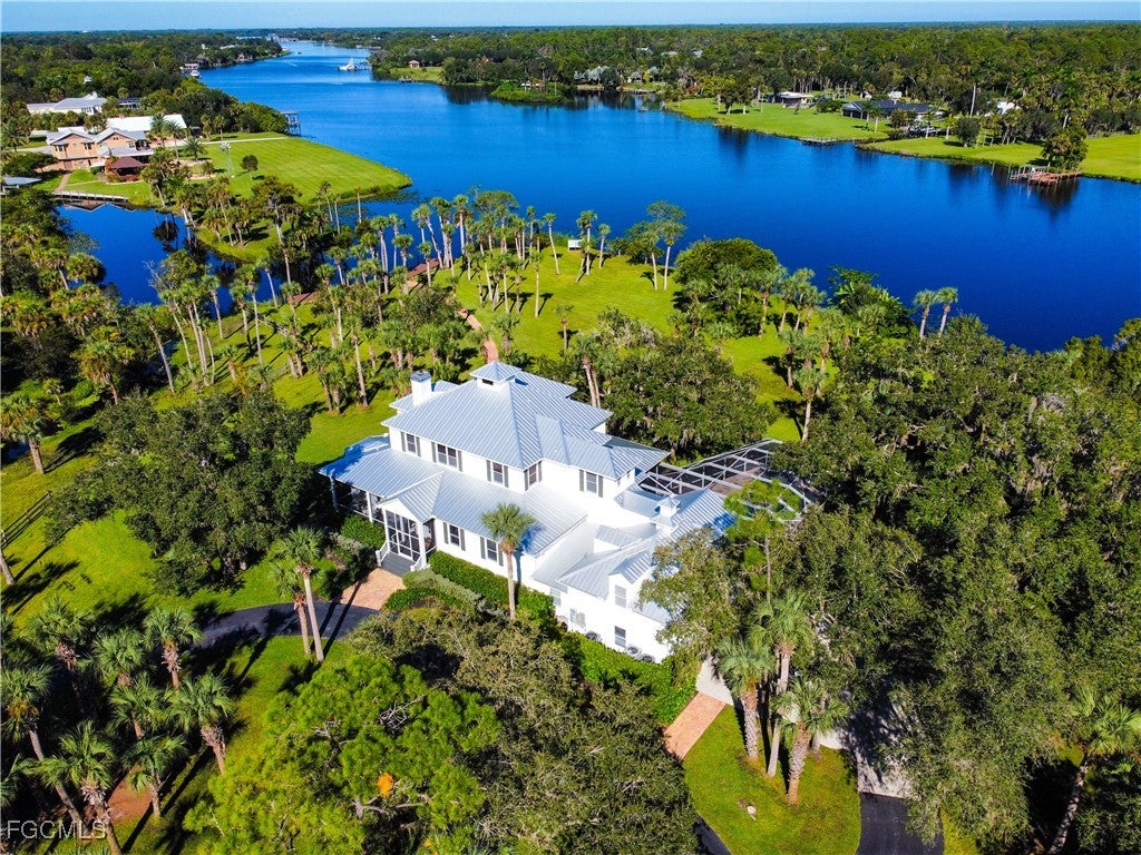 Alva, Florida, 33920, United States, 4 Bedrooms Bedrooms, ,5 BathroomsBathrooms,Residential,Active,1764865