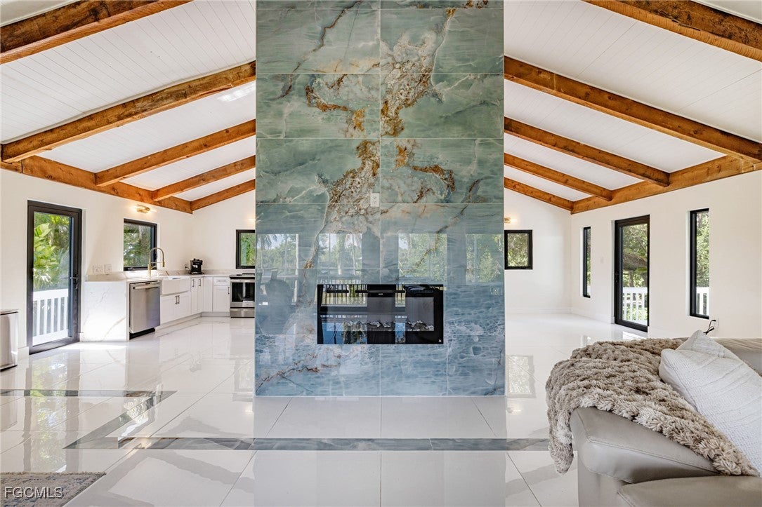 Alva, Florida, 33920, United States, 6 Bedrooms Bedrooms, ,4 BathroomsBathrooms,Residential,Active,2010171