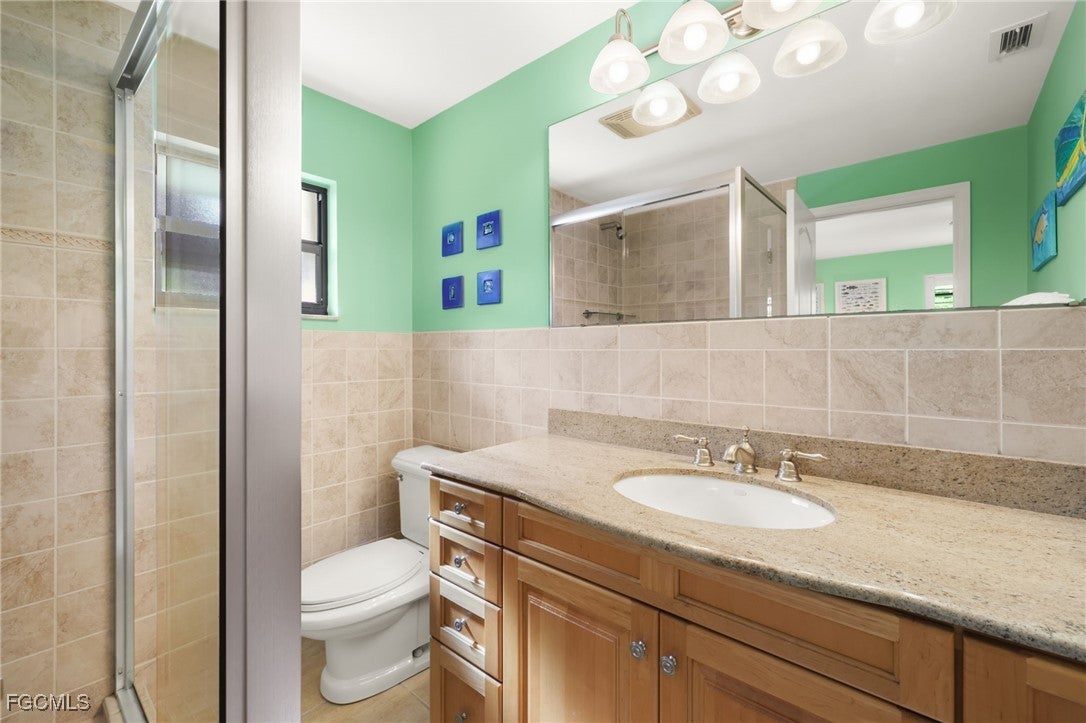 Fort Myers, Florida, 33919, United States, 5 Bedrooms Bedrooms, ,6 BathroomsBathrooms,Residential,Active,2011884