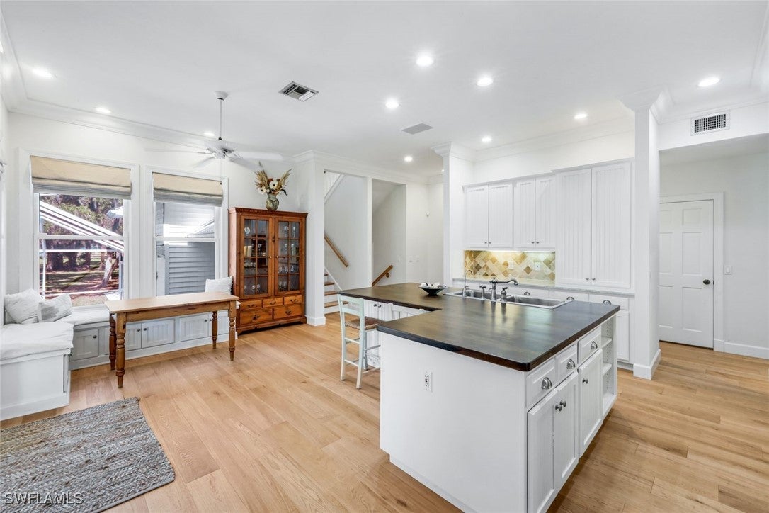 Alva, Florida, 33920, United States, 4 Bedrooms Bedrooms, ,5 BathroomsBathrooms,Residential,Active,1764865