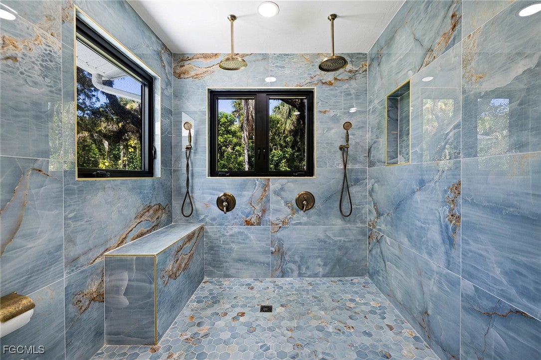 Alva, Florida, 33920, United States, 6 Bedrooms Bedrooms, ,4 BathroomsBathrooms,Residential,Active,2010171