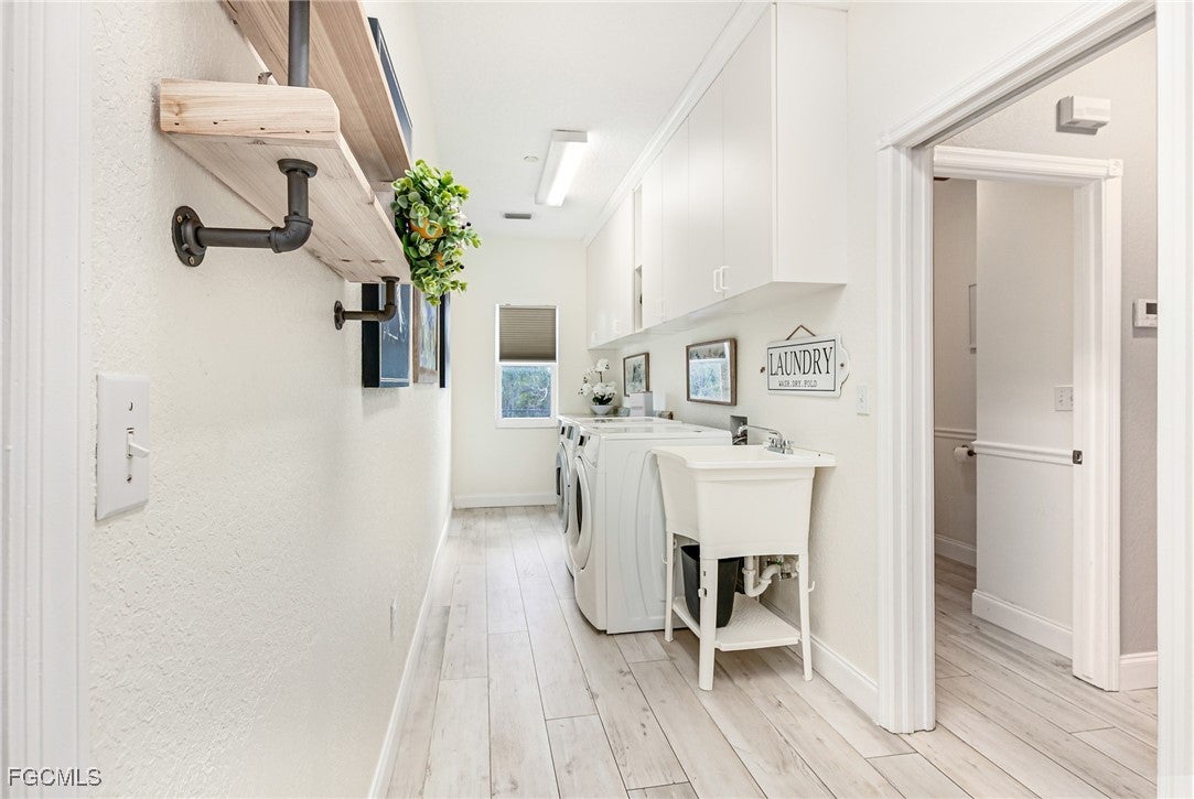 Matlacha, Florida, 33993, United States, 5 Bedrooms Bedrooms, ,5 BathroomsBathrooms,Residential,Active,2007225