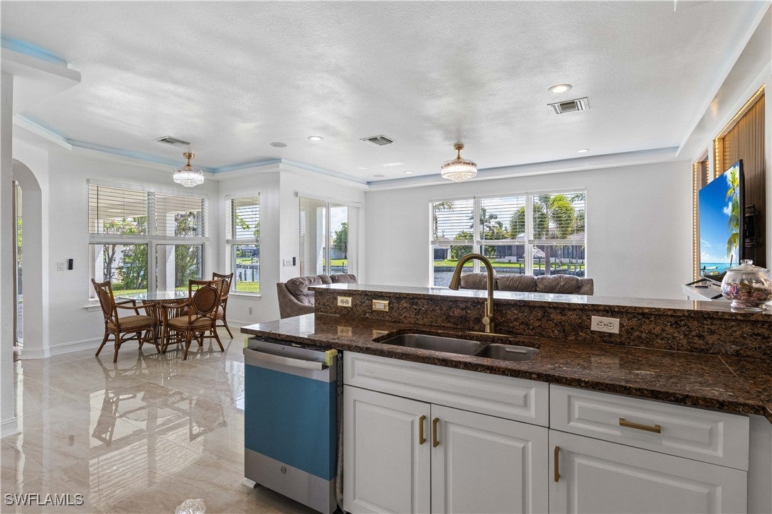Cape Coral, Florida, 33914, United States, ,4 BathroomsBathrooms,Residential,Active,1825071