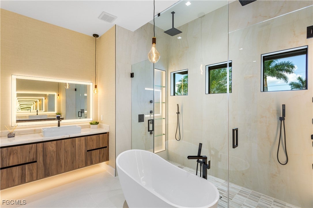 Cape Coral, Florida, 33914, United States, 4 Bedrooms Bedrooms, ,5 BathroomsBathrooms,Residential,Active,1953271