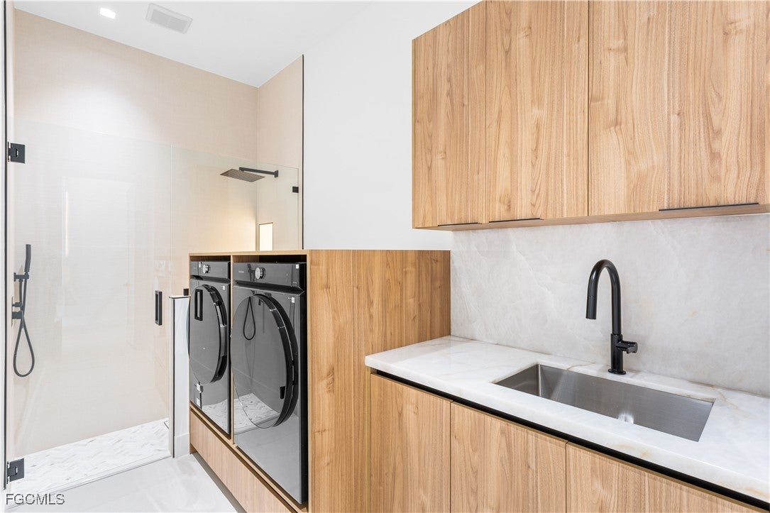 Cape Coral, Florida, 33914, United States, 4 Bedrooms Bedrooms, ,5 BathroomsBathrooms,Residential,Active,1997598