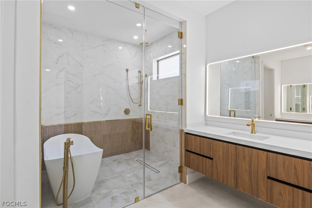 Cape Coral, Florida, 33991, United States, 6 Bedrooms Bedrooms, ,7 BathroomsBathrooms,Residential,Active,2018184