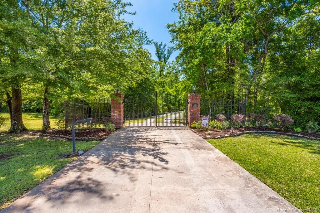 Lake Charles, Louisiana, 70611, United States, 4 Bedrooms Bedrooms, ,4 BathroomsBathrooms,Residential,Active,1990588