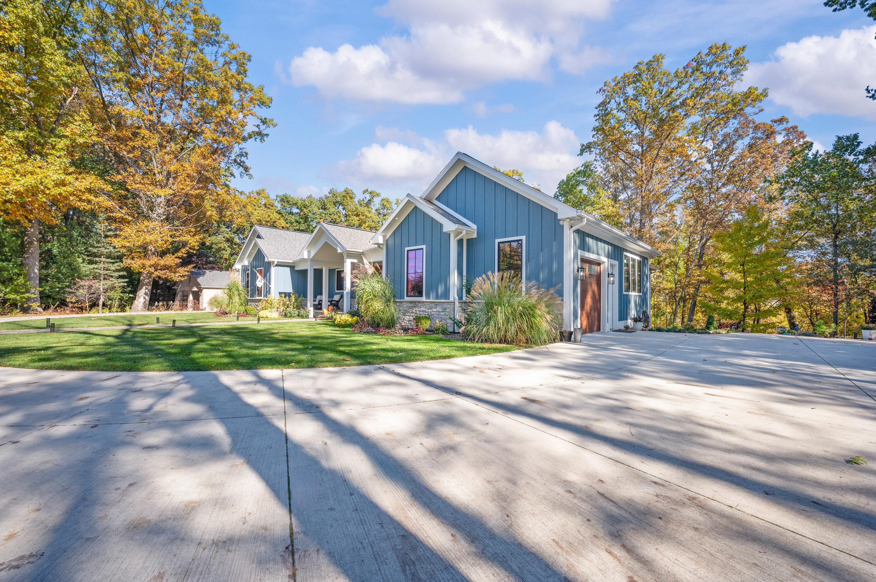 St. Joseph, Michigan, 49085, United States, 6 Bedrooms Bedrooms, ,6 BathroomsBathrooms,Residential,Active,1985598