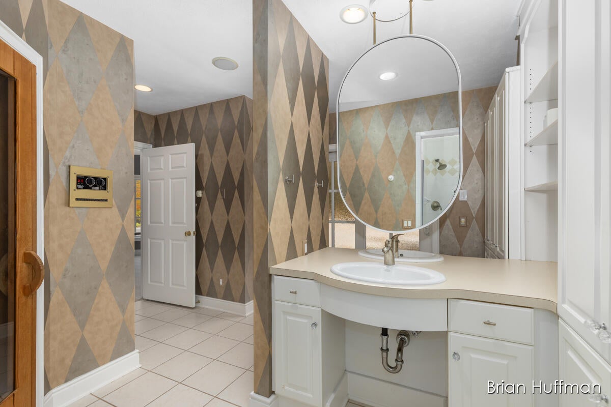 Grandville, Michigan, 49418, United States, 6 Bedrooms Bedrooms, ,9 BathroomsBathrooms,Residential,Active,1988461