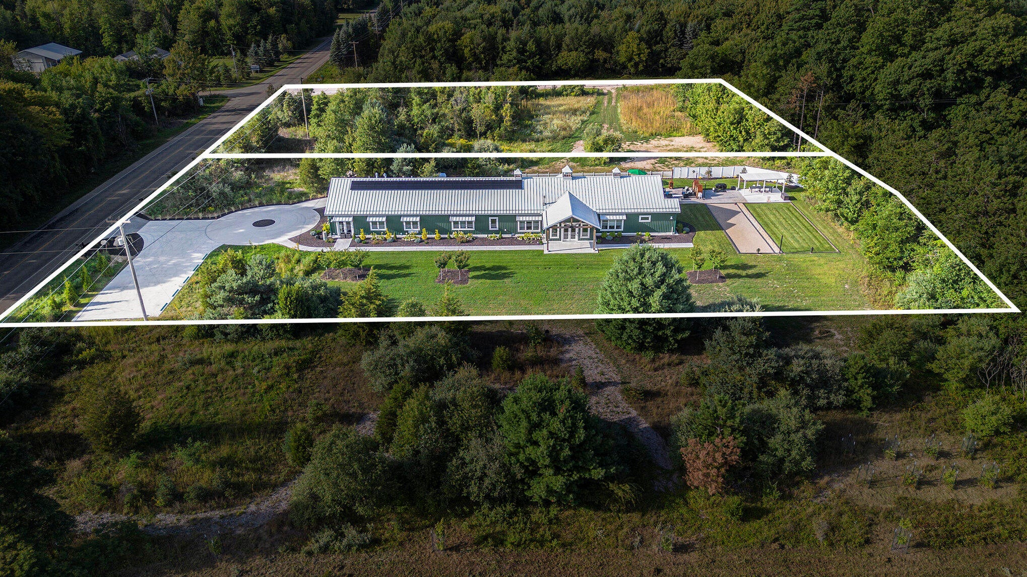 Fennville, Michigan, 49408, United States, 4 Bedrooms Bedrooms, ,4 BathroomsBathrooms,Residential,Active,1964494