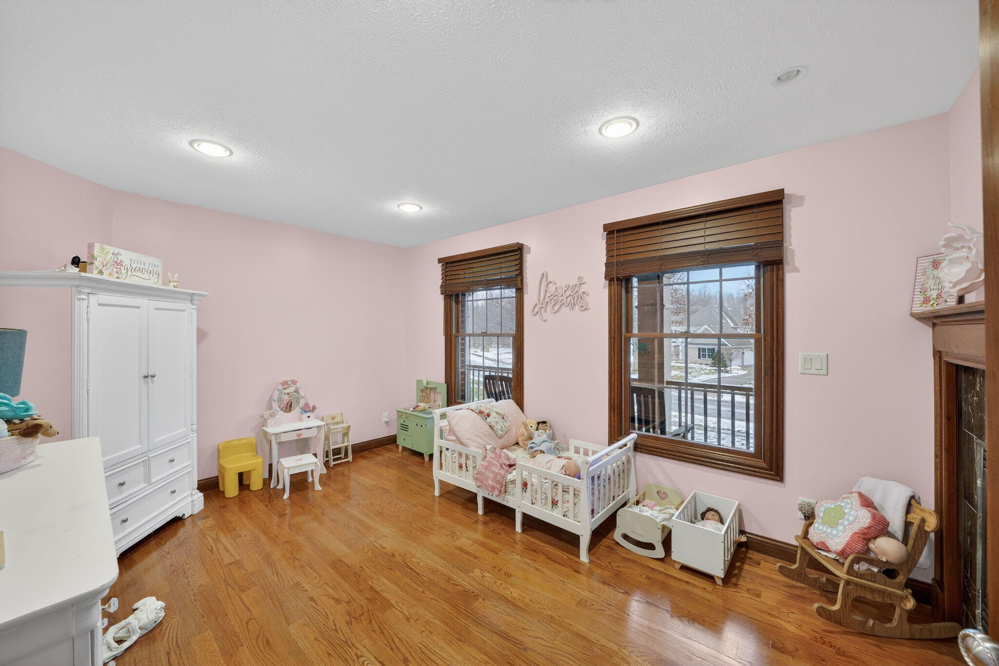 Stevensville, Michigan, 49127, United States, 5 Bedrooms Bedrooms, ,5 BathroomsBathrooms,Residential,Active,2008291