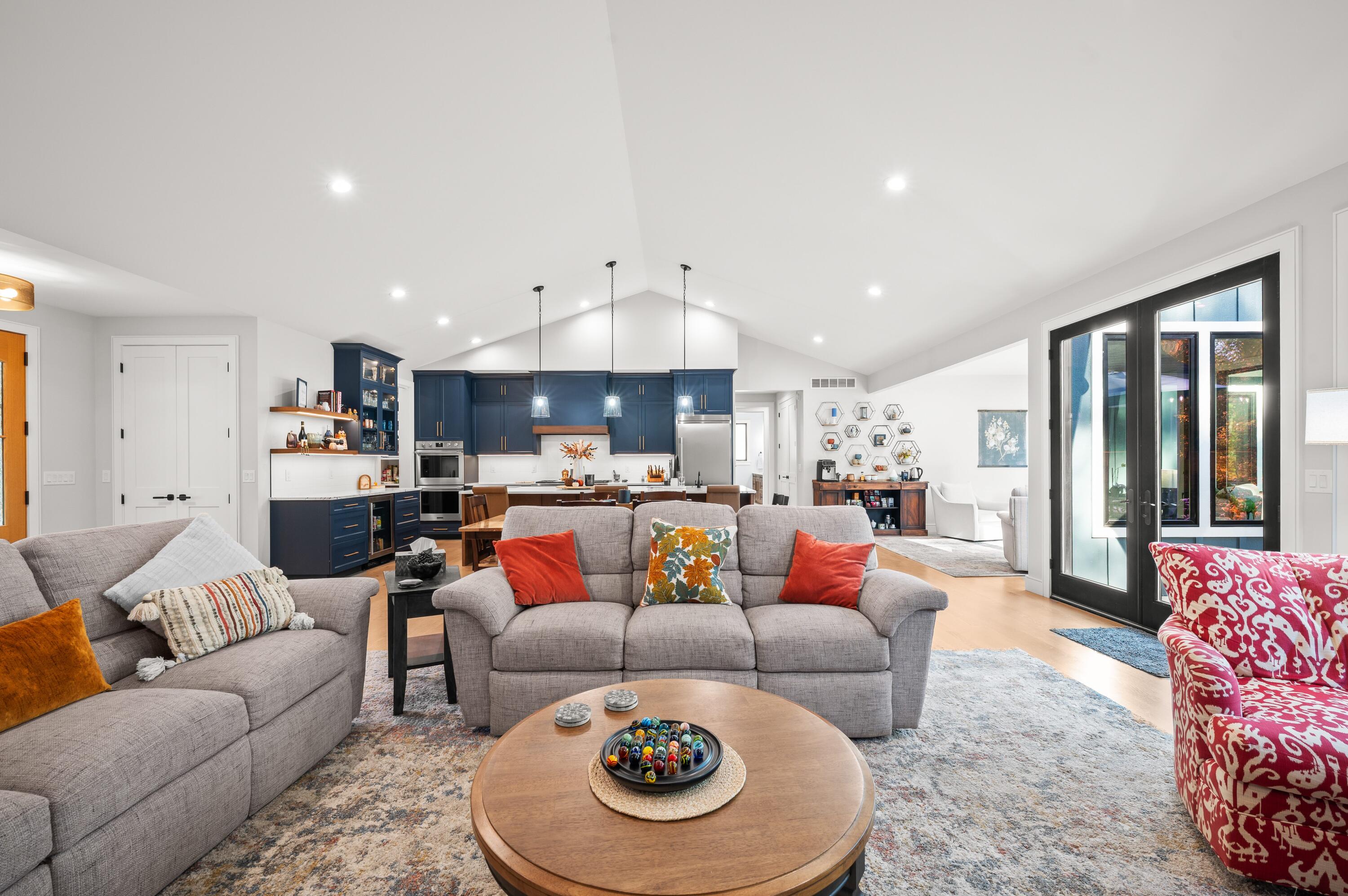 St. Joseph, Michigan, 49085, United States, 6 Bedrooms Bedrooms, ,6 BathroomsBathrooms,Residential,Active,1985598