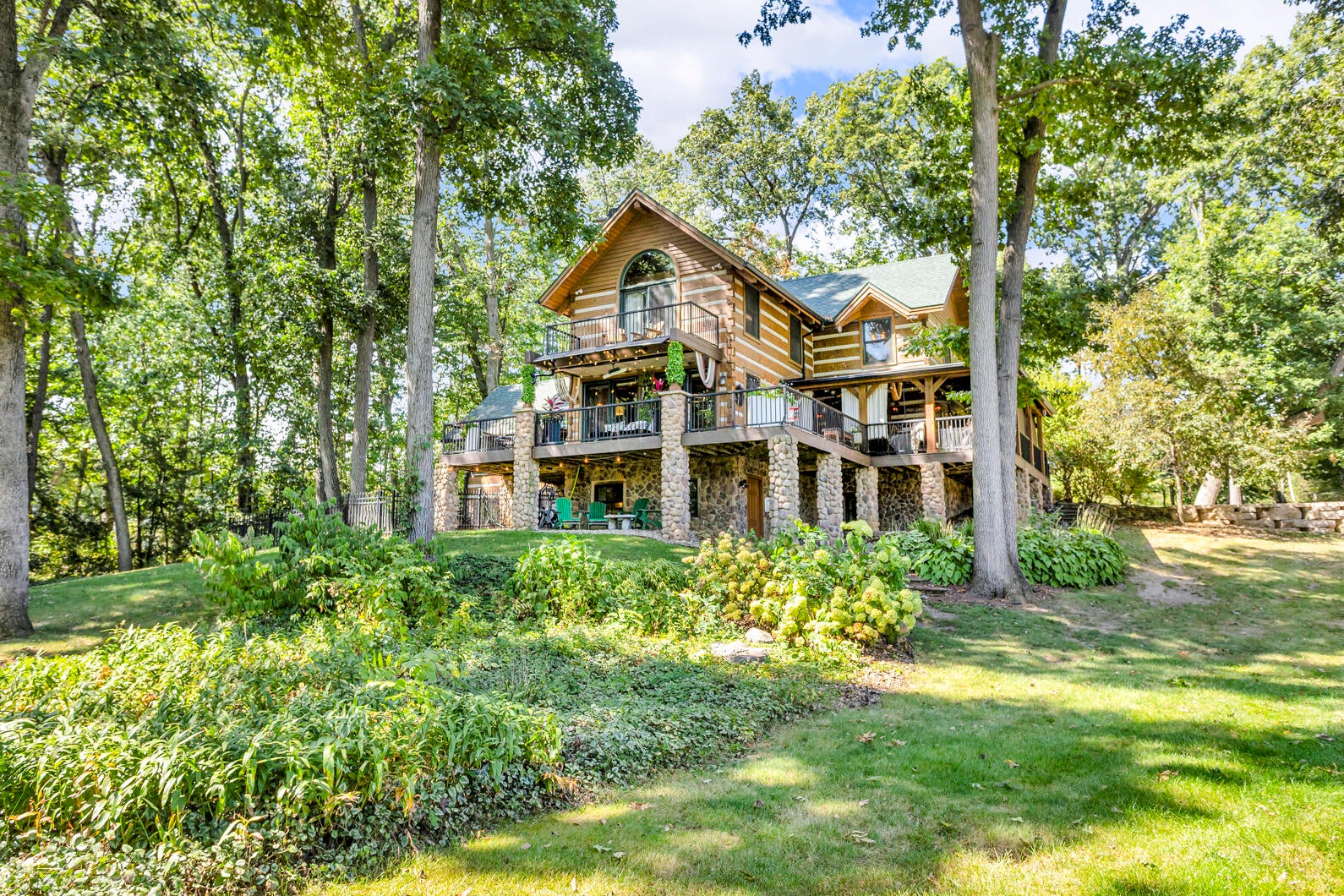 Horton, Michigan, 49246, United States, 5 Bedrooms Bedrooms, ,3 BathroomsBathrooms,Residential,Active,1944098