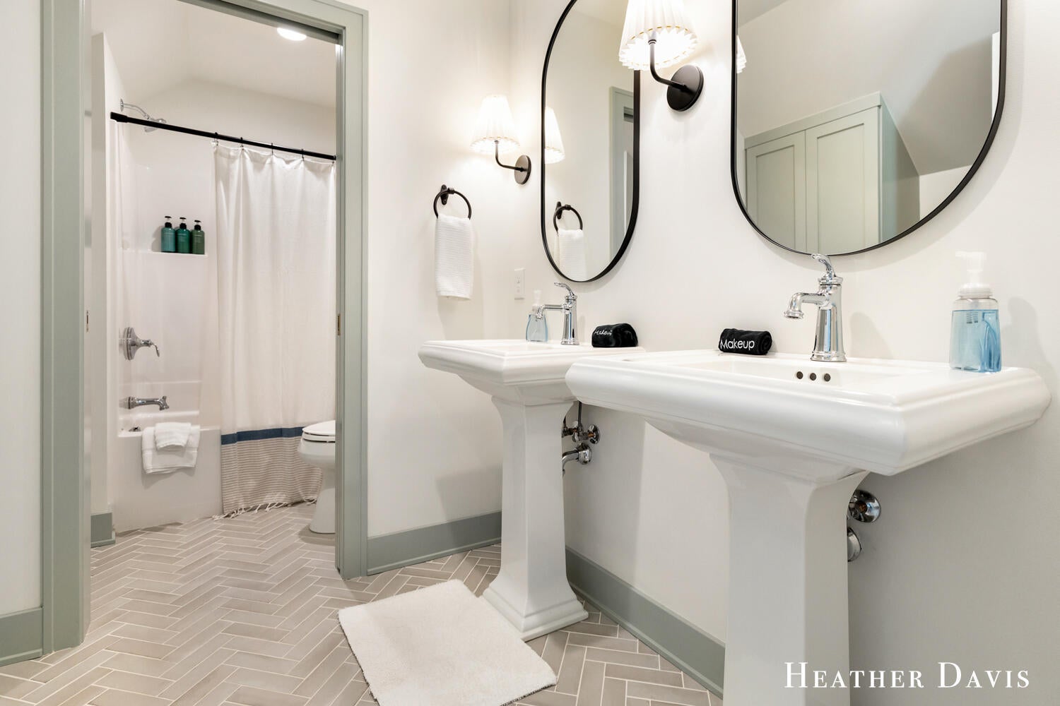 West Olive, Michigan, 49460, United States, 5 Bedrooms Bedrooms, ,6 BathroomsBathrooms,Residential,Active,1972174