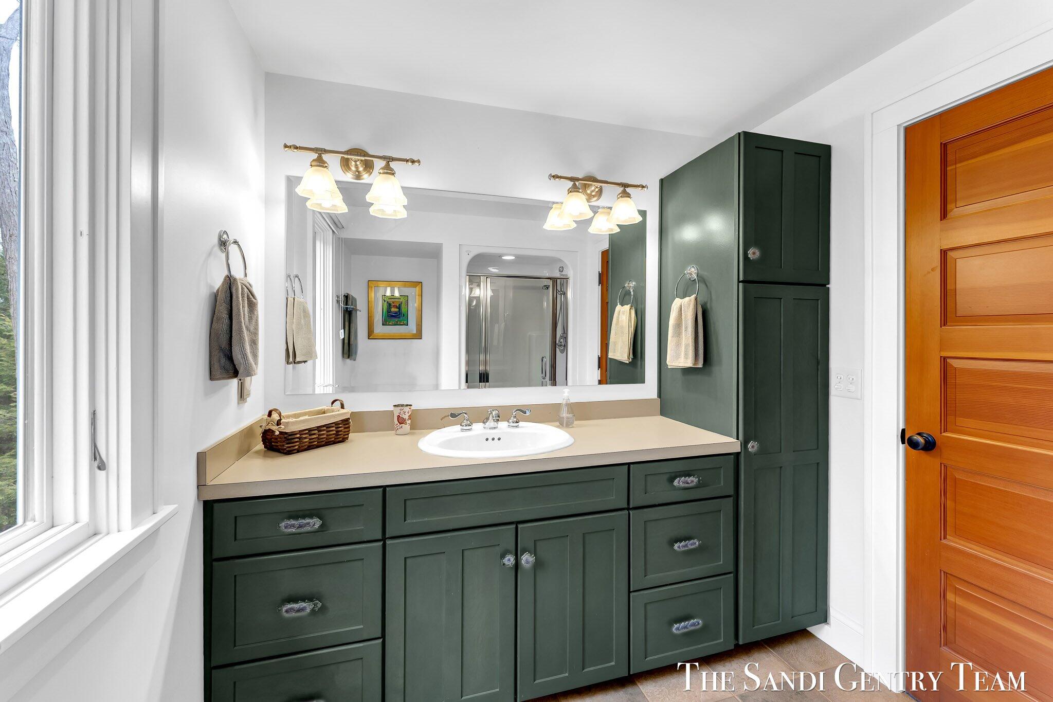 Grand Haven, Michigan, 49417, United States, ,4 BathroomsBathrooms,Residential,Active,1761642