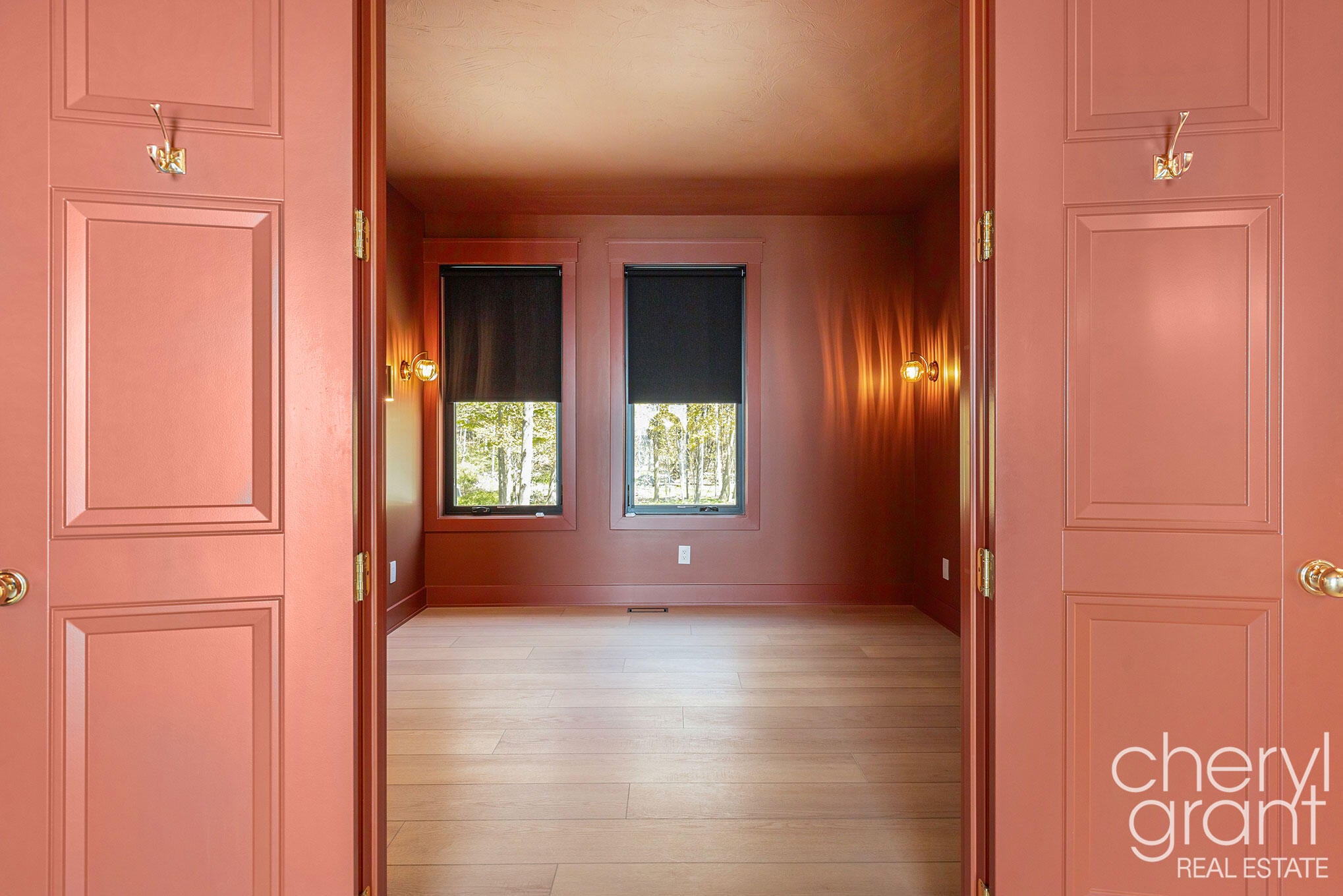 Fennville, Michigan, 49408, United States, 3 Bedrooms Bedrooms, ,4 BathroomsBathrooms,Residential,Active,1929432