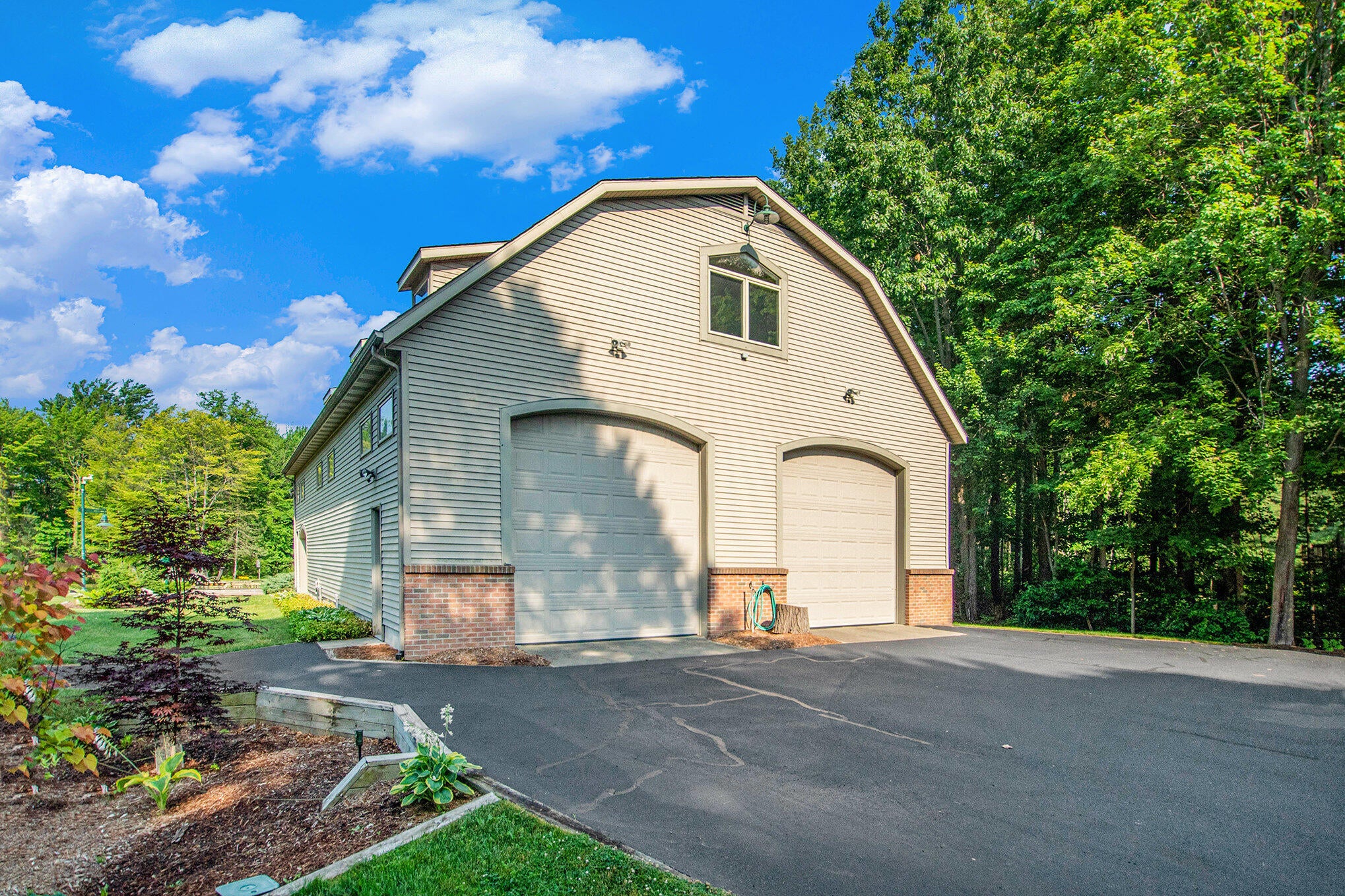 Holland, Michigan, 49423, United States, 4 Bedrooms Bedrooms, ,4 BathroomsBathrooms,Residential,Active,1914588