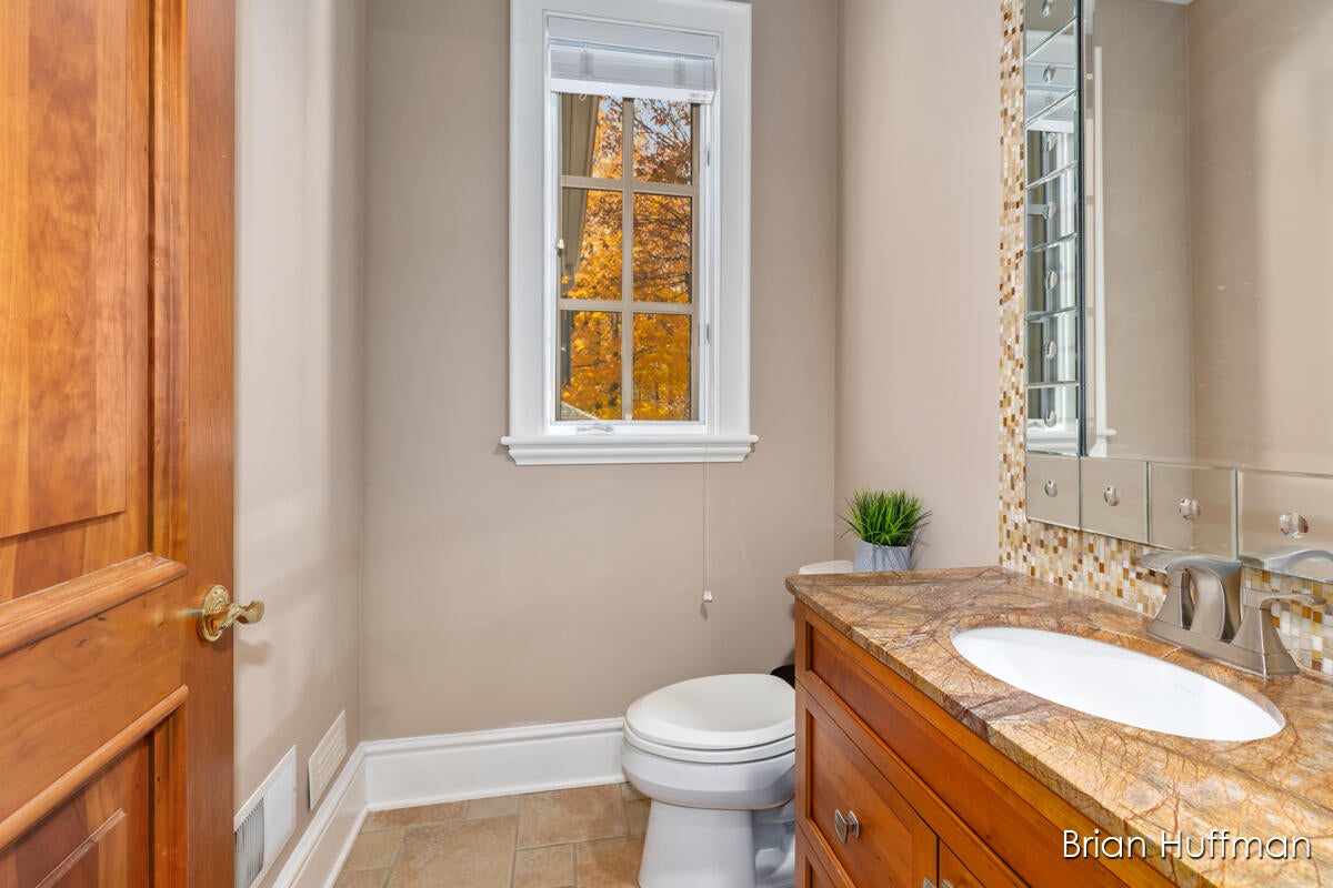 Grandville, Michigan, 49418, United States, 6 Bedrooms Bedrooms, ,9 BathroomsBathrooms,Residential,Active,1988461